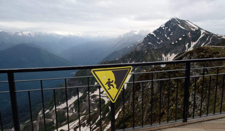 Use Case: Orchestrating Deal-at-Risk Alerts